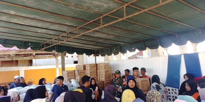 Babinsa sedang melakukan pemantauan