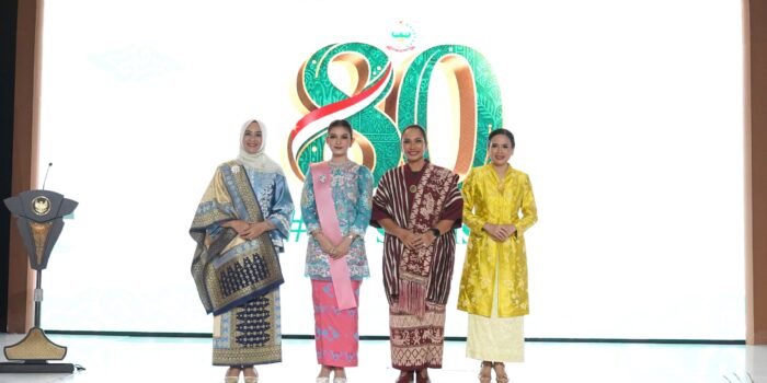 Ibu Wakil Presiden RI bersama Ketua Umum Persit Kartika Chandra Kirana