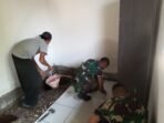 Progres Pemasangan Keramik di RTLH Ibu Tini dalam TMMD Ke-129