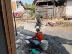Transformasi RTLH Ibu Tini: Keramik Penuh Dedikasi dari Satgas TMMD Bojonegoro