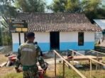 Sinergi Personel Satgas TMMD dalam Distribusi Material Pembangunan