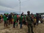 Sinergi Babinsa Pastikan Keamanan Kunjungan Wisata Rohani Jemaat Wowna di Numfor Sinergi Babinsa Pastikan Keamanan Kunjungan Wisata Rohani Jemaat Wowna di Numfor