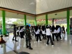 Kebersamaan melalui Senam Bersama di TMMD Ke-129 Kodim 0813/Bojonegoro Kebersamaan melalui Senam Bersama di TMMD Ke-129 Kodim 0813/Bojonegoro