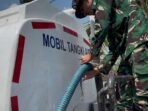 Distribusi Air Bersih oleh Satgas TMMD Ke-129 di Desa Krebet