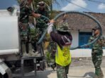 Kegiatan Sosial Satgas TMMD di Bojonegoro, Distribusi Air Bersih untuk Masyarakat