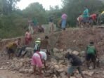 Pembangunan MCK Bersama Masyarakat Oelmuke