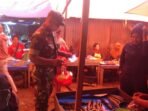 Pemantauan Harga dan Stok Bahan Pokok oleh Babinsa di Pasar Amparita Pemantauan Harga dan Stok Bahan Pokok oleh Babinsa di Pasar Amparita