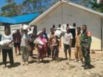 Pendistribusian Bantuan Pangan oleh Babinsa di Koramil Weluli Pendistribusian Bantuan Pangan oleh Babinsa di Koramil Weluli