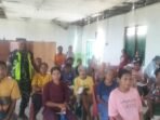 Pastikan Ketertiban, Babinsa Pantau Penyaluran Bantuan Pangan di Desa Pahola Pastikan Ketertiban, Babinsa Pantau Penyaluran Bantuan Pangan di Desa Pahola