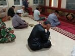 Tingkatkan Kemanunggalan, Babinsa Kodim 1420/Sidrap Gelar Sholat Subuh Berjamaah