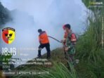 Sinergi Babinsa dan BPBD Bungo Jinakkan Api di Lokasi Pembuangan Sampah Liar