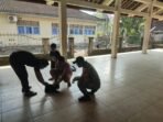 Aparat Babinsa Kawal Vaksinasi Rabies Serentak di Desa Dawan Kaler