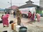 Atasi Krisis Air, TNI dan Tim Gabungan Katingan Distribusikan 10.000 Liter Air Bersih