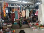 Pemantauan Sembako oleh Babinsa di Pasar Lawawoi