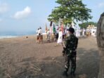 Sinergi TNI dan Warga dalam Melasti Pura Dadia Manikan di Pantai Watu Klotok