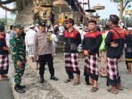 PENJAGAAN KEAMANAN WILAYAH OLEH BABINSA DAN PECALANG DALAM PROSESI NUNAS TARU