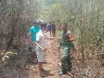 Kebakaran Lahan di Tabanan, Babinsa Bersama Warga Tunggu Tanggap