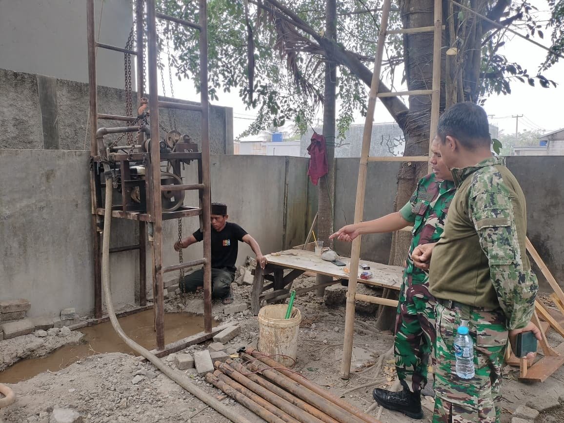 Pengeboran Sumur Bersih oleh Satgas TMMD di Jayanti