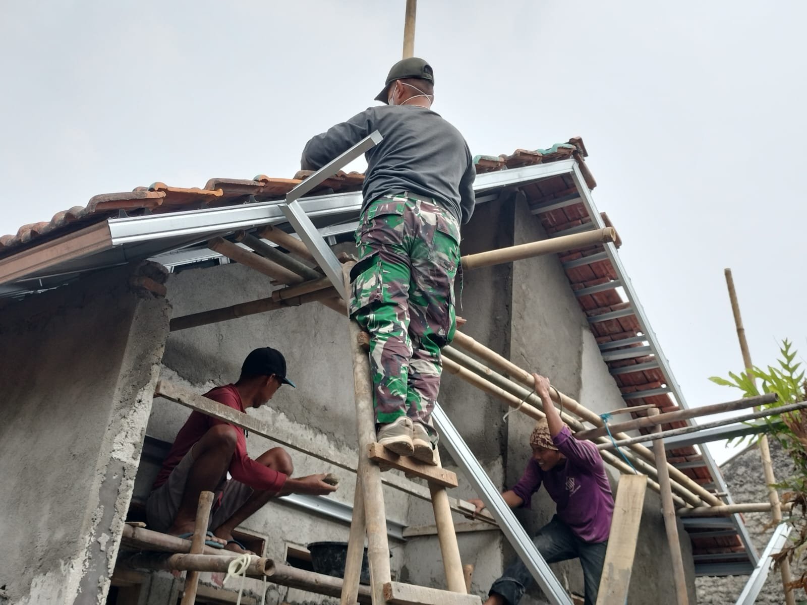 Dukungan TNI Menuju Rumah Sehat bagi Bapak M. Syafi’i
