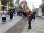 Peran Babinsa dalam Pengamanan Upacara Ngaben di Desa Ped